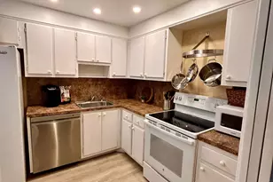 3850 Oaks Clubhouse Dr, Pompano Beach, FL 33069 - Photo 3