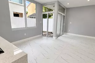 3705 Valais Dr, Hollywood, FL 33021 - Photo 9