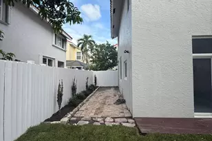 3705 Valais Dr, Hollywood, FL 33021 - Photo 37