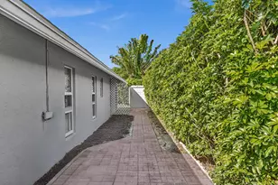 1021 Cherry Ln, Wellington, FL 33414 - Photo 13