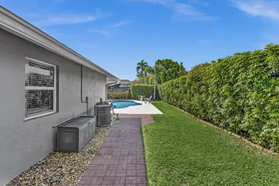 1021 Cherry Lane, Wellington, FL 33414 - Photo 15