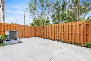 20554 NE 2nd Ct, Miami, FL 33161 - Photo 13