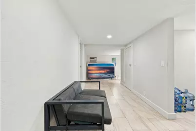 618 S Pine Street #B, Lake Worth, FL 33460 - Photo 5
