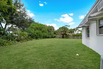 2219 W Pineridge Court, Delray Beach, FL 33444 - Photo 13