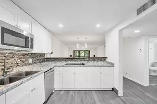 310 Lakeview Dr, Weston, FL 33326 - Photo 5
