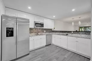 310 Lakeview Dr, Weston, FL 33326 - Photo 9