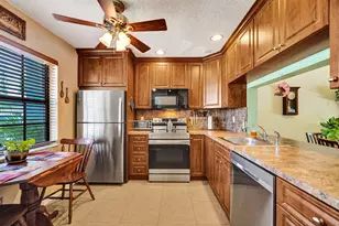 10772 NW 11th St, Pembroke Pines, FL 33026 - Photo 9