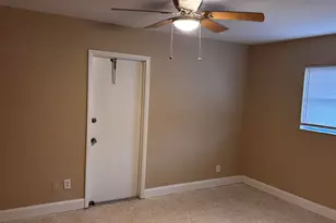 250 NE 40th St, Oakland Park, FL 33334 - Photo 5