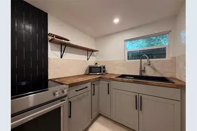 1028 NE 36th Street #Cottage, Oakland Park, FL 33334 - Photo 3