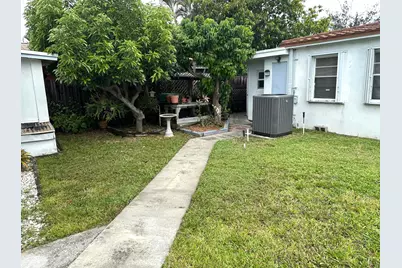 31 SW 10th Street #2, Dania Beach, FL 33004 - Photo 9