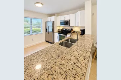 250 Lakeside Circle, Sunrise, FL 33326 - Photo 3