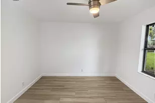 102 Valencia St, Royal Palm Beach, FL 33411 - Photo 19