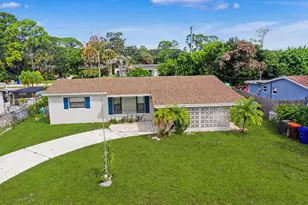 2424 1st Pl SW, Vero Beach, FL 32962 - Photo 1