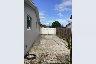 720 SW 69th Avenue, Pembroke Pines, FL 33023 - Photo 25