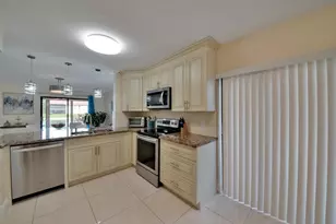 10223 N Circle Lake Dr, Boynton Beach, FL 33437 - Photo 11