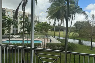 3500 Oaks Clubhouse Dr, Pompano Beach, FL 33069 - Photo 9