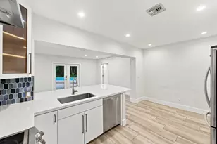 722 SW 16th Ct, Fort Lauderdale, FL 33315 - Photo 15