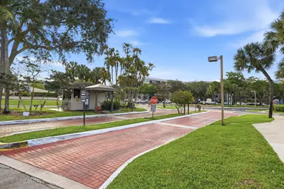 1000 Colony Point Circle #110, Pembroke Pines, FL 33026 - Photo 3