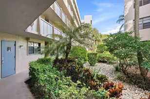 1000 Colony Point Cir, Pembroke Pines, FL 33026 - Photo 5