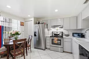 1000 Colony Point Cir, Pembroke Pines, FL 33026 - Photo 1