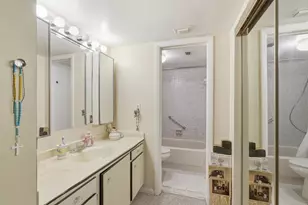1000 Colony Point Cir, Pembroke Pines, FL 33026 - Photo 17