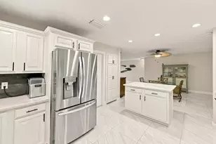 3590 Lakeview Dr, Delray Beach, FL 33445 - Photo 13