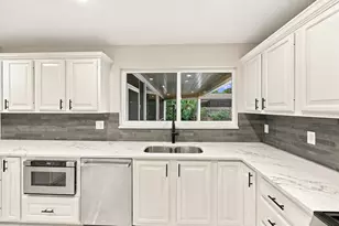 3590 Lakeview Dr, Delray Beach, FL 33445 - Photo 13