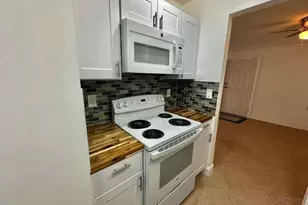 1201 Lake Victoria Dr, West Palm Beach, FL 33411 - Photo 5