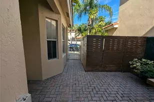 1770 Yellowheart Way, Hollywood, FL 33019 - Photo 5
