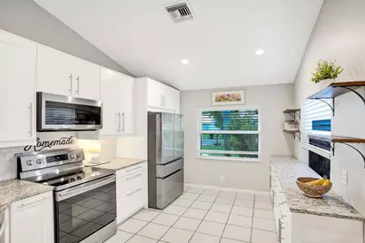 3763 S Lancewood Place, Delray Beach, FL 33445 - Photo 11