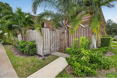 2003 20th Lane, Palm Beach Gardens, FL 33418 - Photo 7