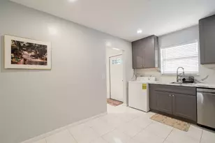 903 Worcester Ln, Lake Worth, FL 33467 - Photo 5