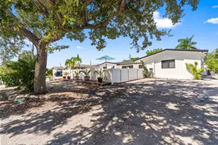 2121 NE 51st Ct, Fort Lauderdale, FL 33308 - Photo 3