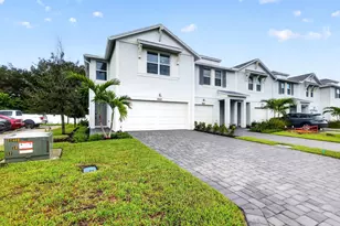 662 Salisbury Cir, Fort Pierce, FL 34982 - Photo 1