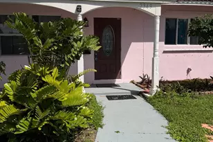 2349 NE 9th St, Pompano Beach, FL 33062 - Photo 3