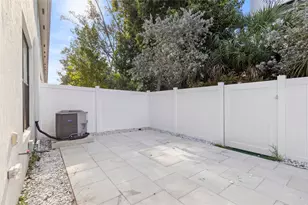 1002 Sweet Briar Ln, Riviera Beach, FL 33410 - Photo 25