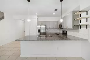 1002 Sweet Briar Ln, Riviera Beach, FL 33410 - Photo 9
