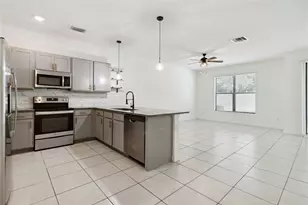 1002 Sweet Briar Ln, Riviera Beach, FL 33410 - Photo 11