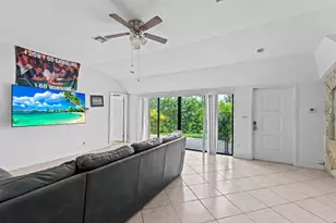 1425 NE 4th Ct, Boca Raton, FL 33432 - Photo 9