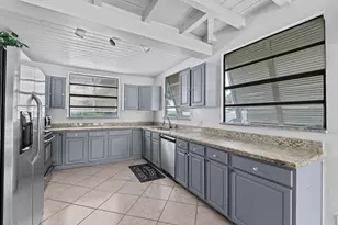 1425 NE 4th Ct, Boca Raton, FL 33432 - Photo 25