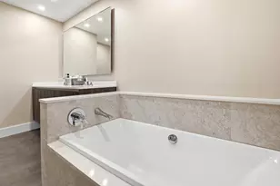 488 NE 18th St, Miami, FL 33132 - Photo 17