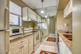 208 Club Dr, Palm Beach Gardens, FL 33418 - Photo 13