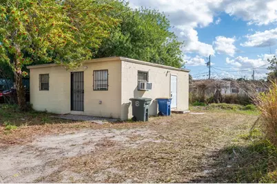 2516 Ave L #Unit b, Fort Pierce, FL 34947 - Photo 1
