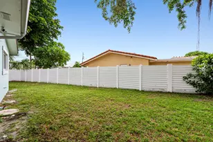 690 SE 5th Ct, Pompano Beach, FL 33060 - Photo 35