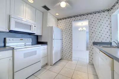 910 SW 7th Avenue, Boynton Beach, FL 33426 - Photo 11