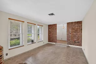8 Bell Ln, West Palm Beach, FL 33406 - Photo 11