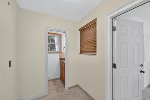 8 Bell Ln, West Palm Beach, FL 33406 - Photo 23