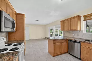 8 Bell Ln, West Palm Beach, FL 33406 - Photo 19