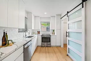 285 NE 165th St, Miami, FL 33162 - Photo 11