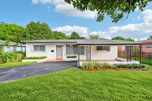 285 NE 165th St, Miami, FL 33162 - Photo 1